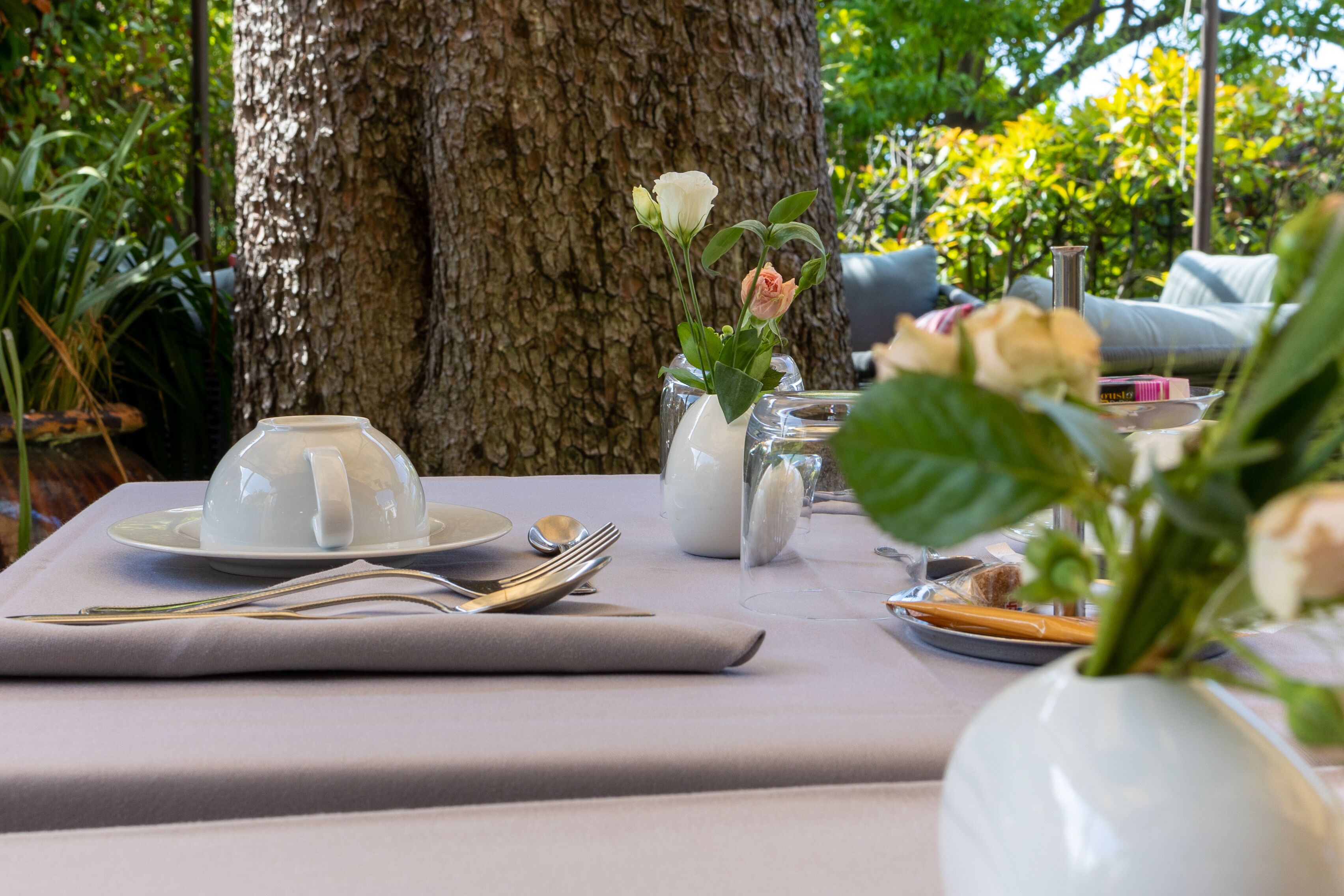 daily buffet breakfast (eur 18 per person)