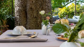 Daily buffet breakfast (EUR 18 per person)