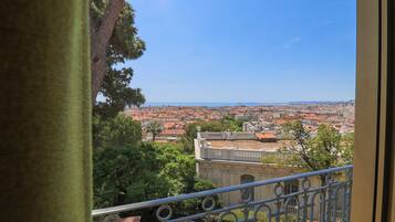 Vue sur la ville depuis lâhĂ©bergement