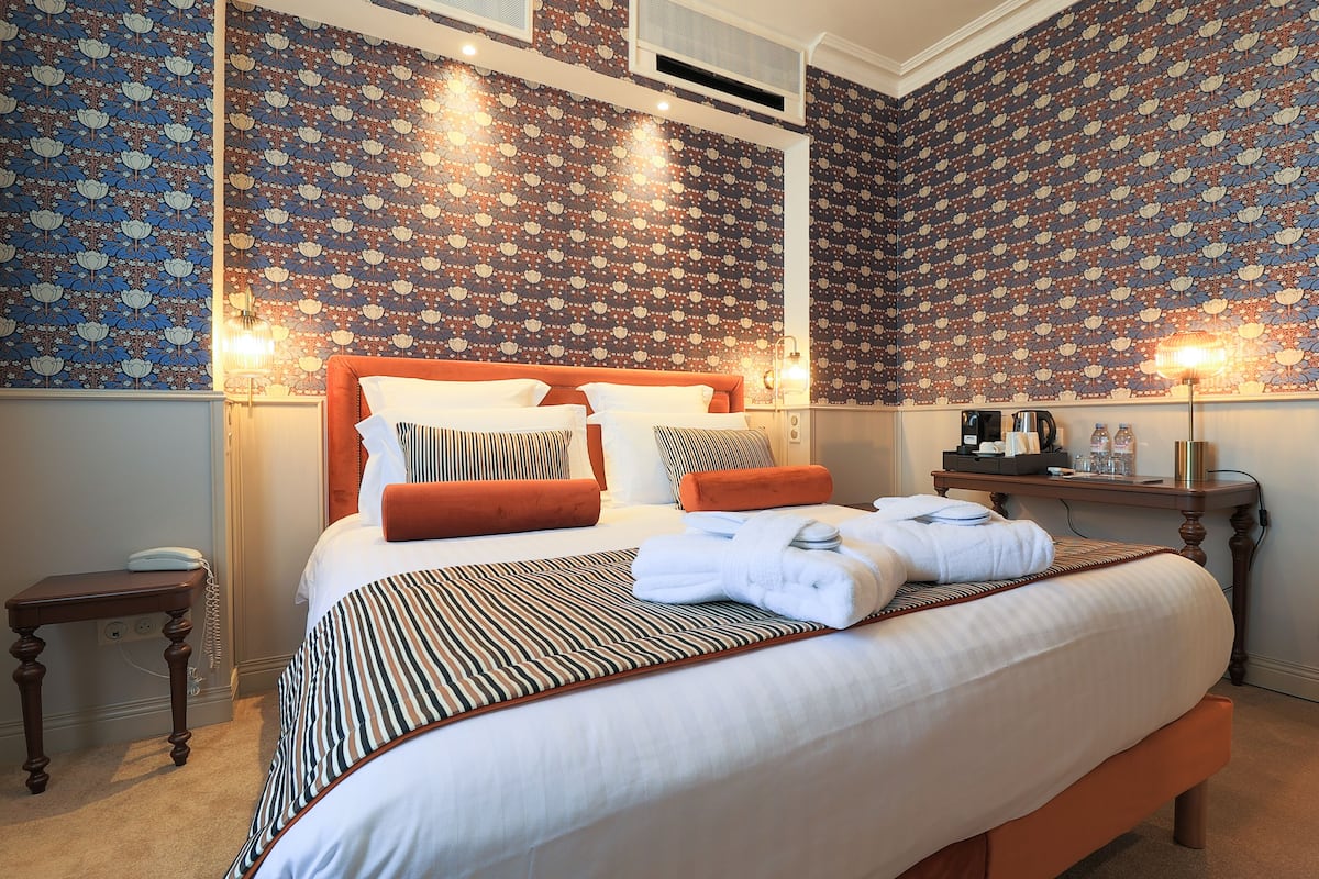 classic double room | premium bedding, pillow-top beds, minibar, in-room safe