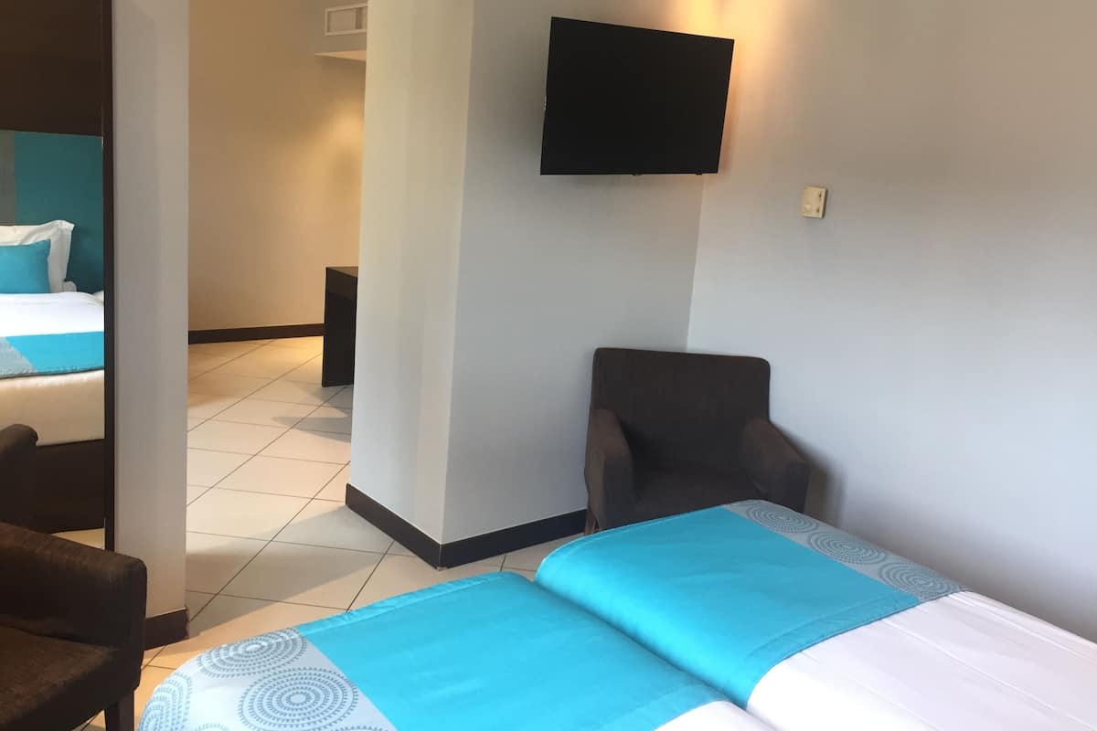 Triple Room | Premium bedding, minibar, in-room safe, desk