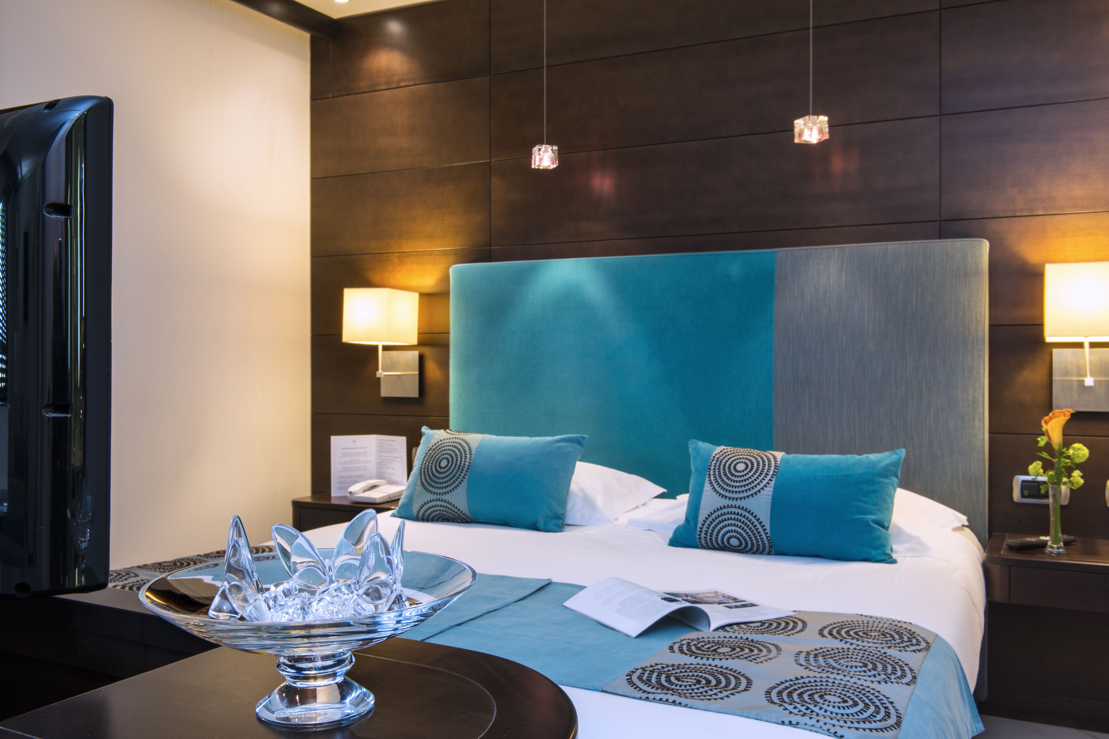 Premium bedding, minibar, in-room safe, desk
