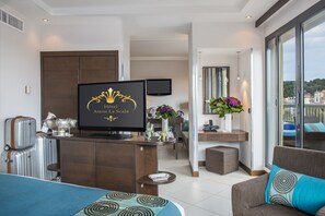 Deluxe Room, Terrace, Garden View | 1 bedroom, premium bedding, minibar, in-room safe