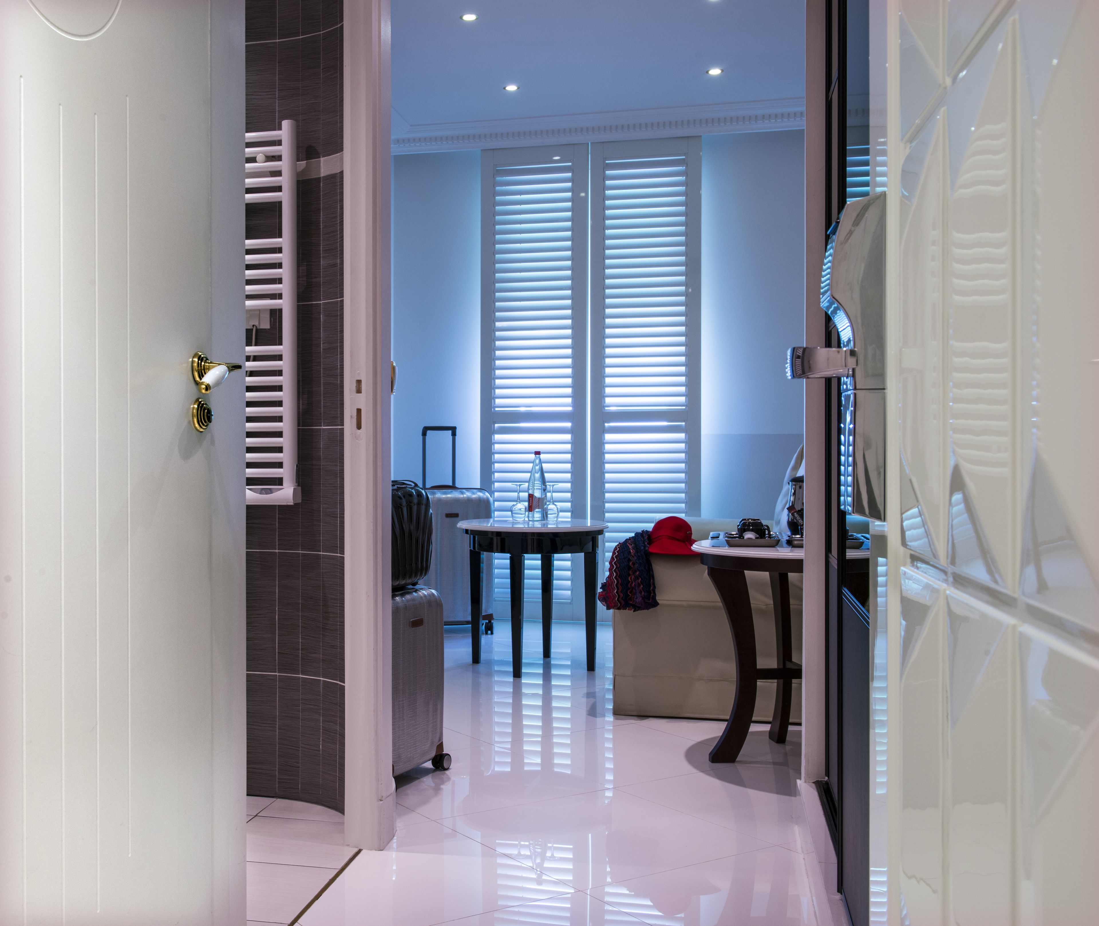 junior suite, garden view | living area | 57-cm tv with digital channels