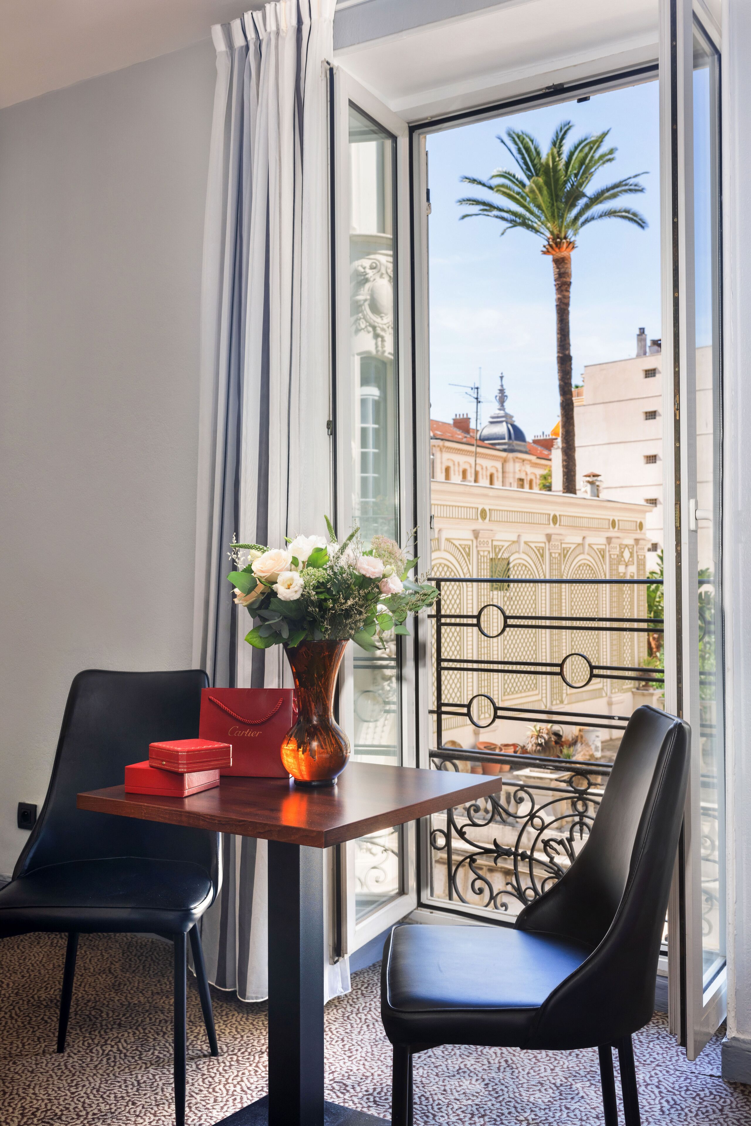 deluxe room, 1 king bed, non smoking (larger room) | premium bedding, minibar, in-room safe, desk