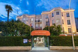 Front of property - evening/night - Best Western Plus Hotel Brice Garden (Nice)