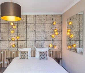 Deluxe Room, 1 King Bed, Non Smoking (Larger Room) | Premium bedding, minibar, in-room safe, desk