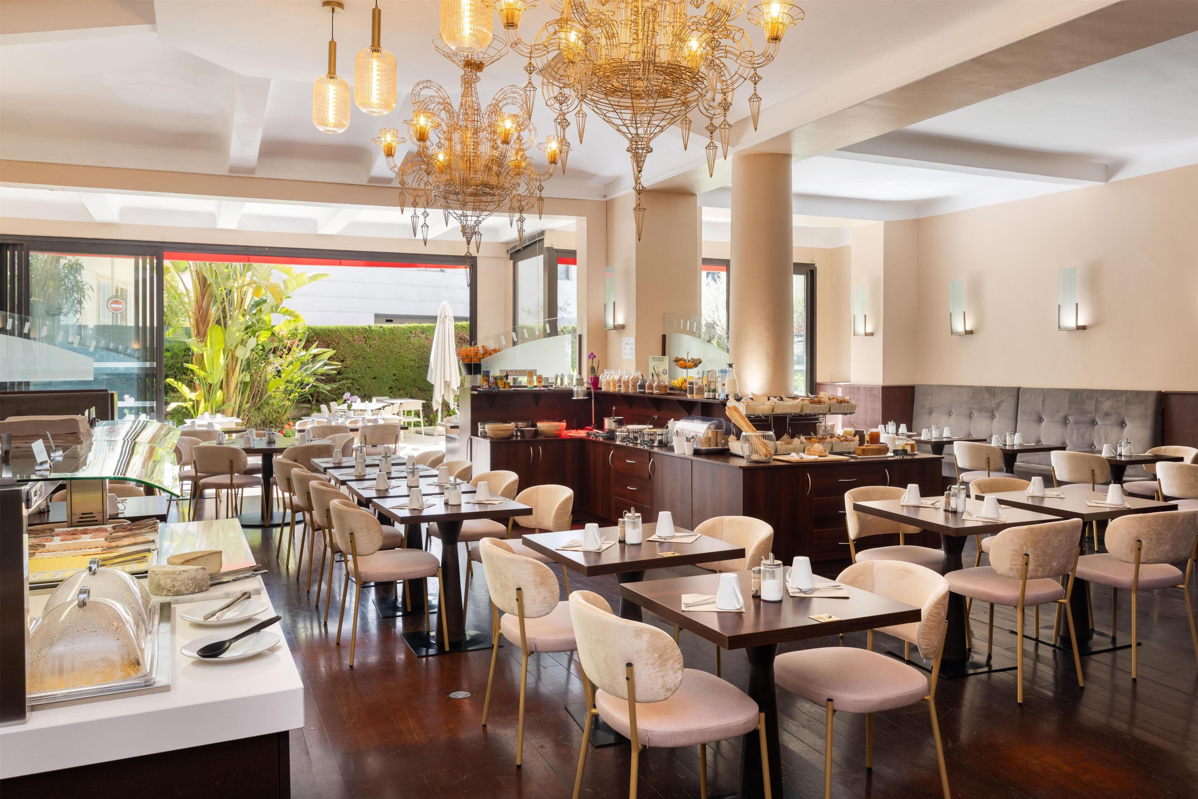 Café da manhã com buffet todos os dias mediante uma taxa