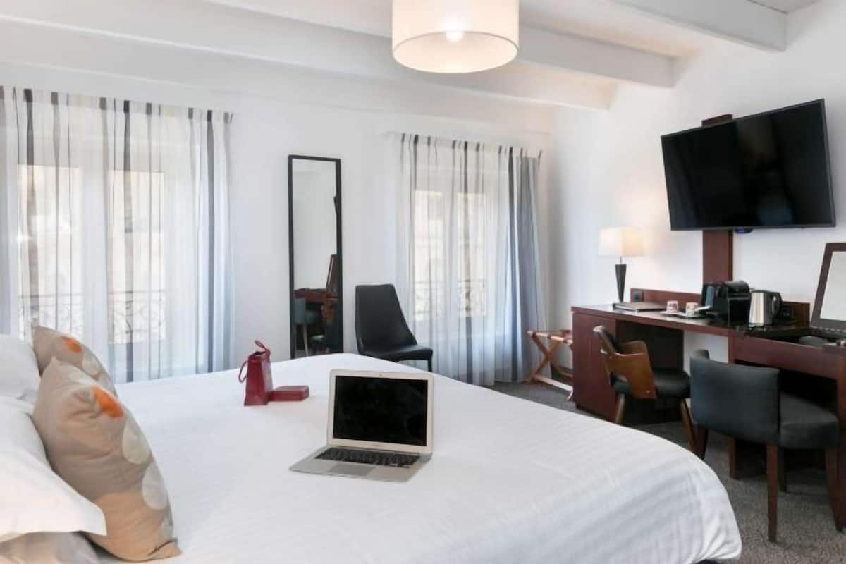 Premium bedding, minibar, in-room safe, desk