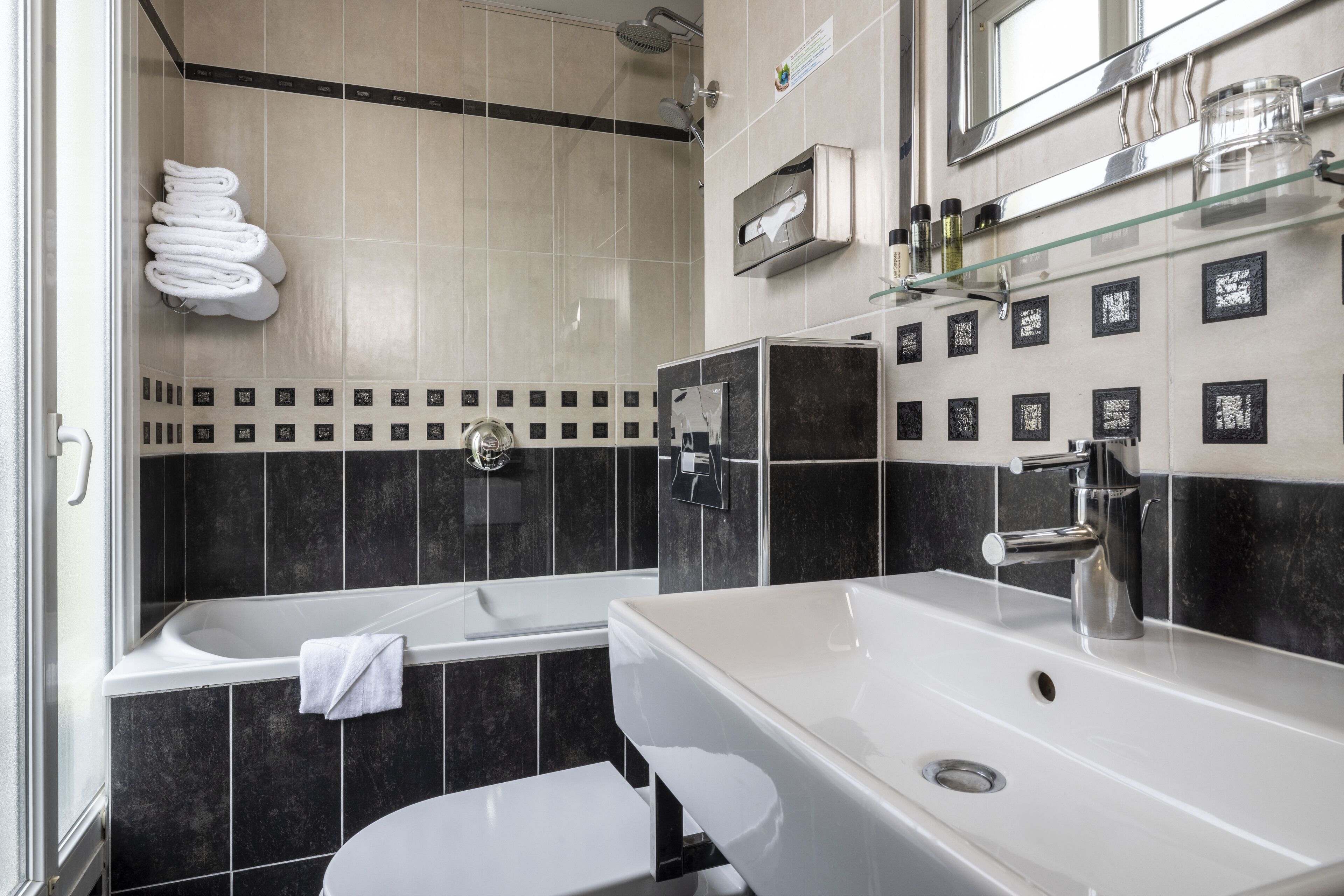 superior room with balcony | bathroom | free toiletries, hair dryer, bathrobes, towels