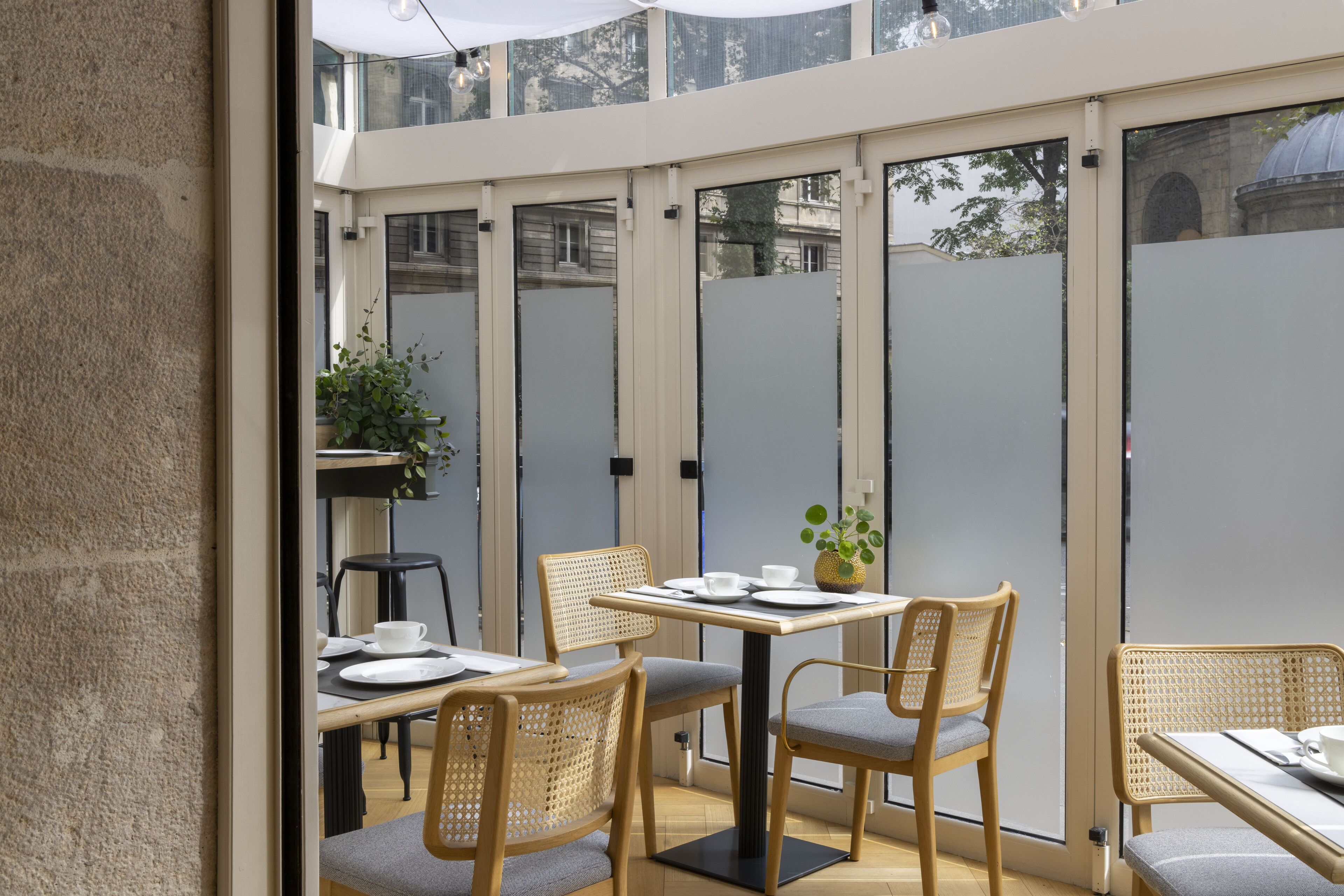 Desayuno buffet diario (EUR 16 por persona)