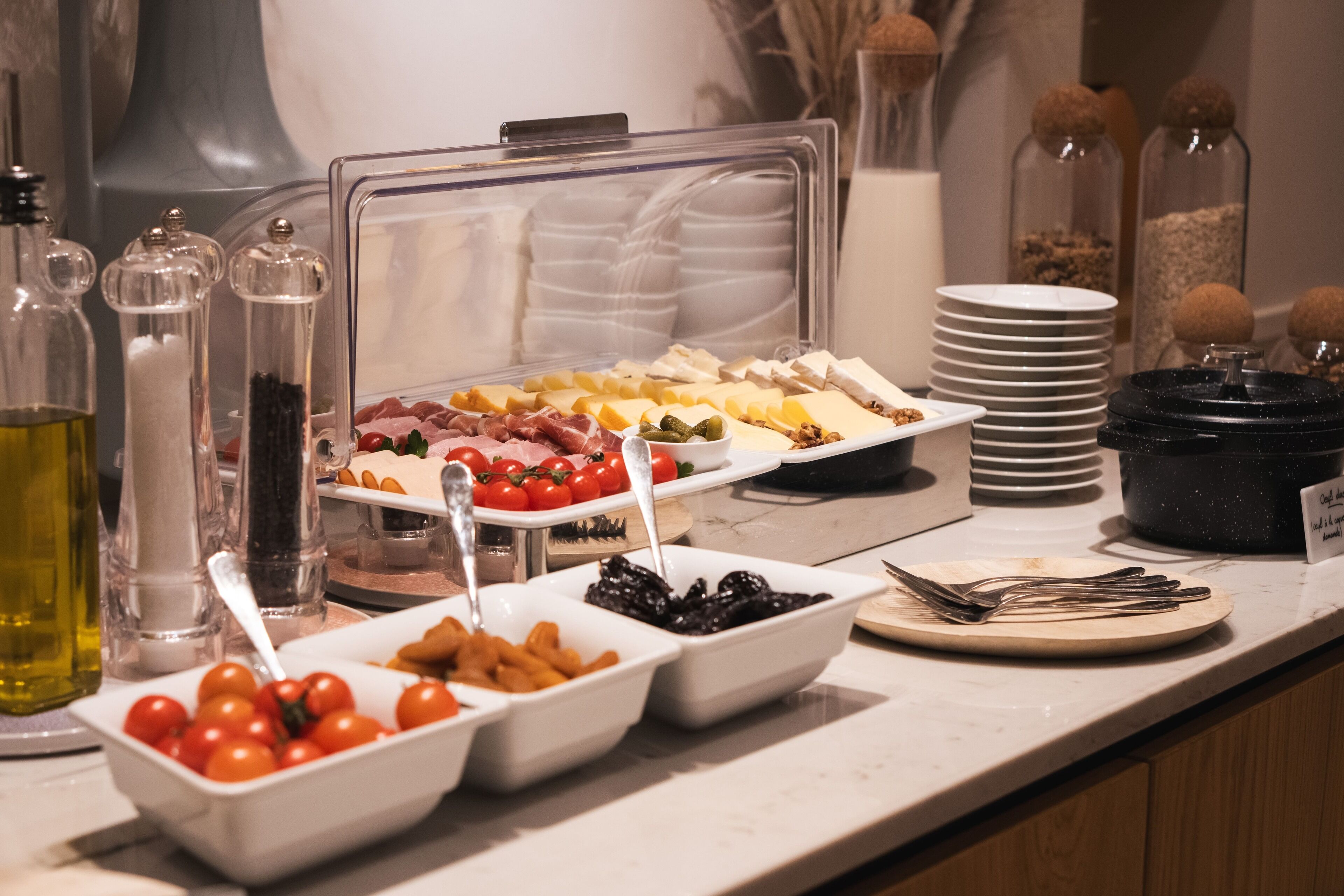 daily buffet breakfast (eur 16 per person)