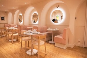 Daily buffet breakfast (EUR 16 per person) - Hôtel Oratio (Paris)