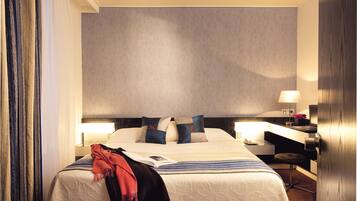 4-Supèrieure | Premium bedding, in-room safe, desk, blackout drapes