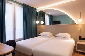 Ropa de cama de alta calidad, minibar, caja fuerte y escritorio