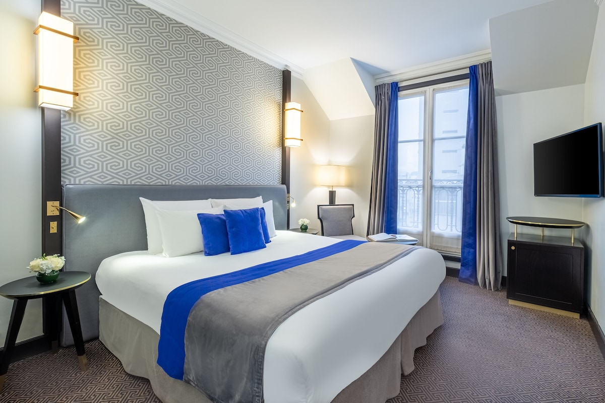 Premium bedding, minibar, in-room safe, desk