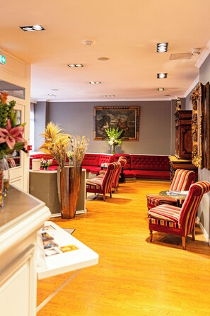 0-inch flat-screen TV with satellite channels, TV - Hotel Claude Bernard Saint Germain (Paris)