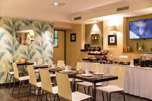 Daily buffet breakfast (EUR 18 per person) - Hotel Claude Bernard Saint Germain (Paris)
