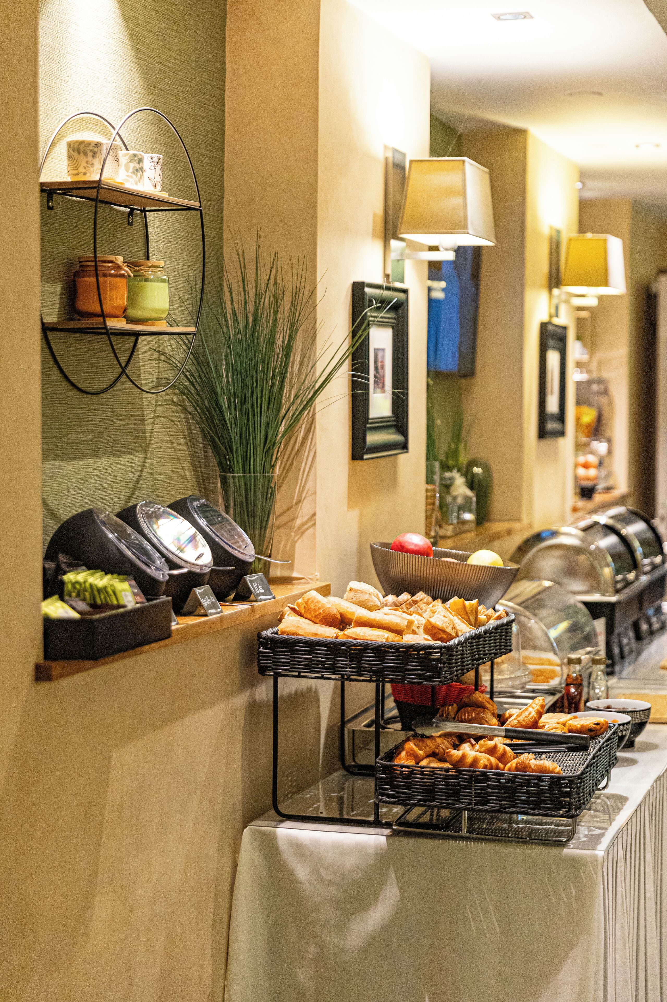 Petit déjeuner buffet (18 EUR par personne)