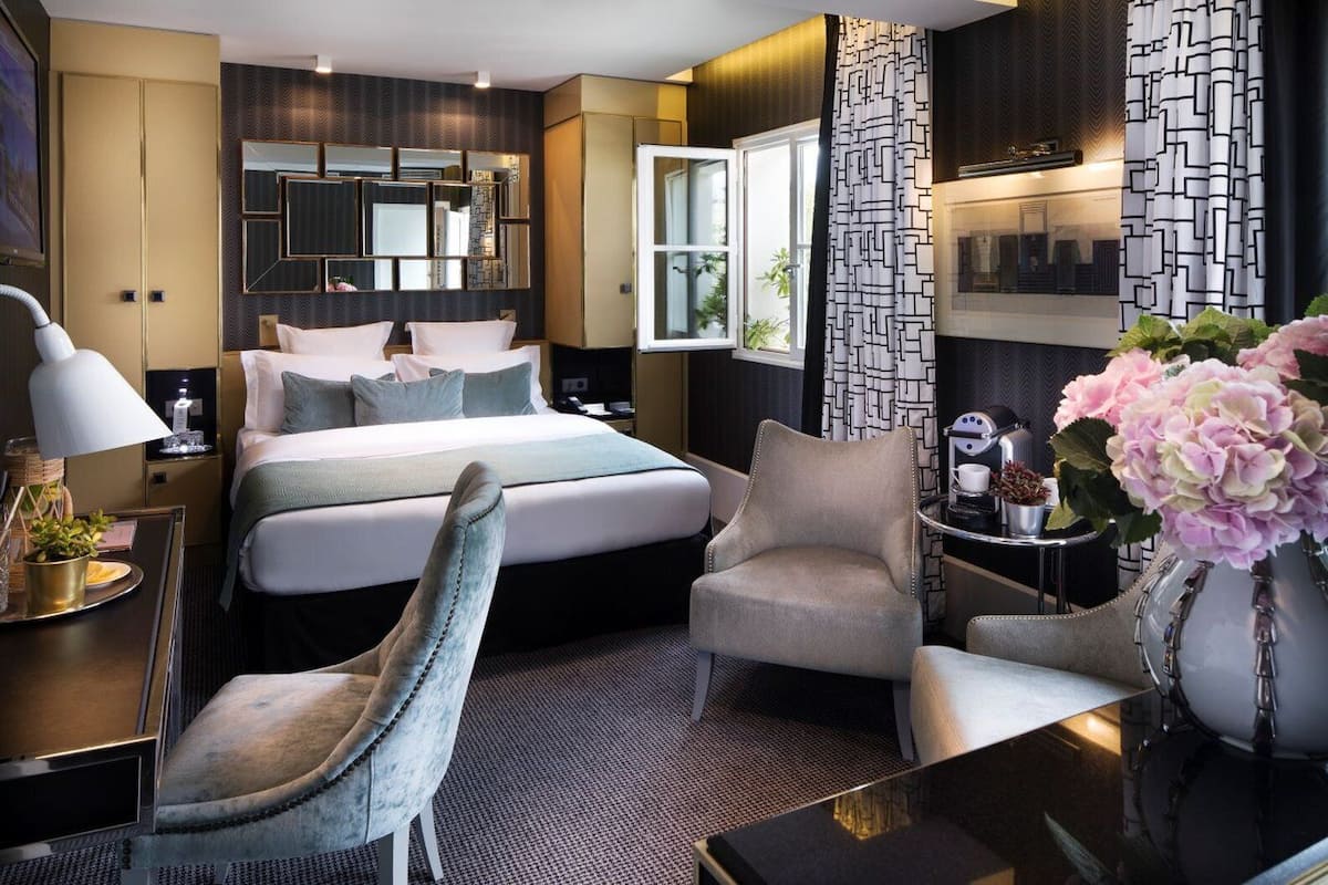 Deluxe Room, Terrace | 1 bedroom, in-room safe, desk, blackout drapes