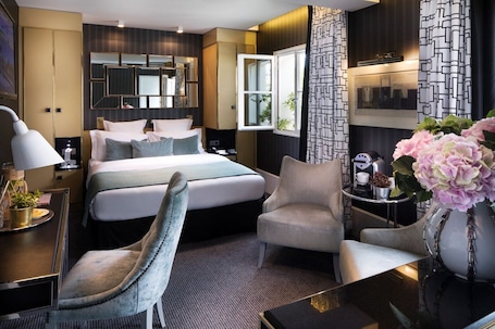 Deluxe Room, Terrace | 1 bedroom, in-room safe, desk, blackout drapes