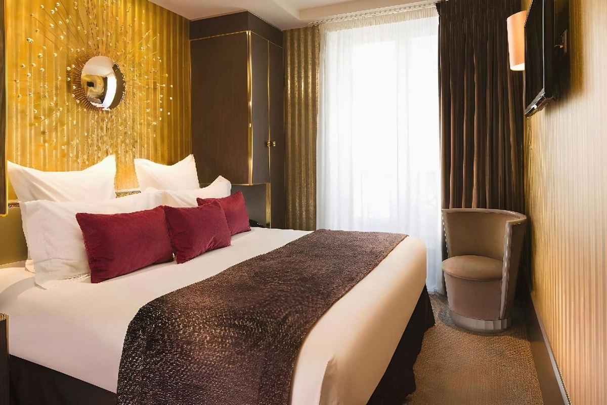 In-room safe, desk, blackout drapes, soundproofing