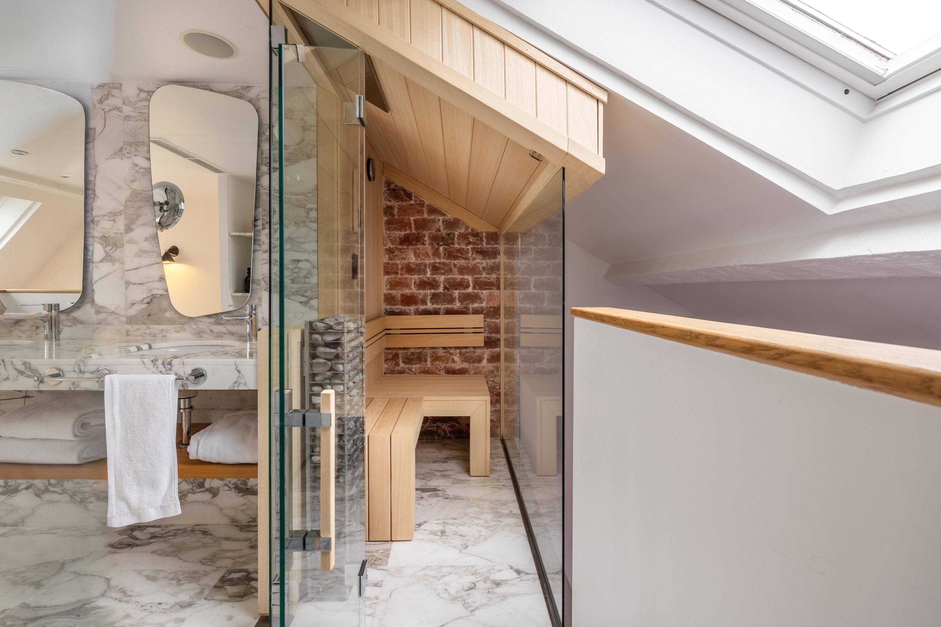 1 behandlingsrom og massasje