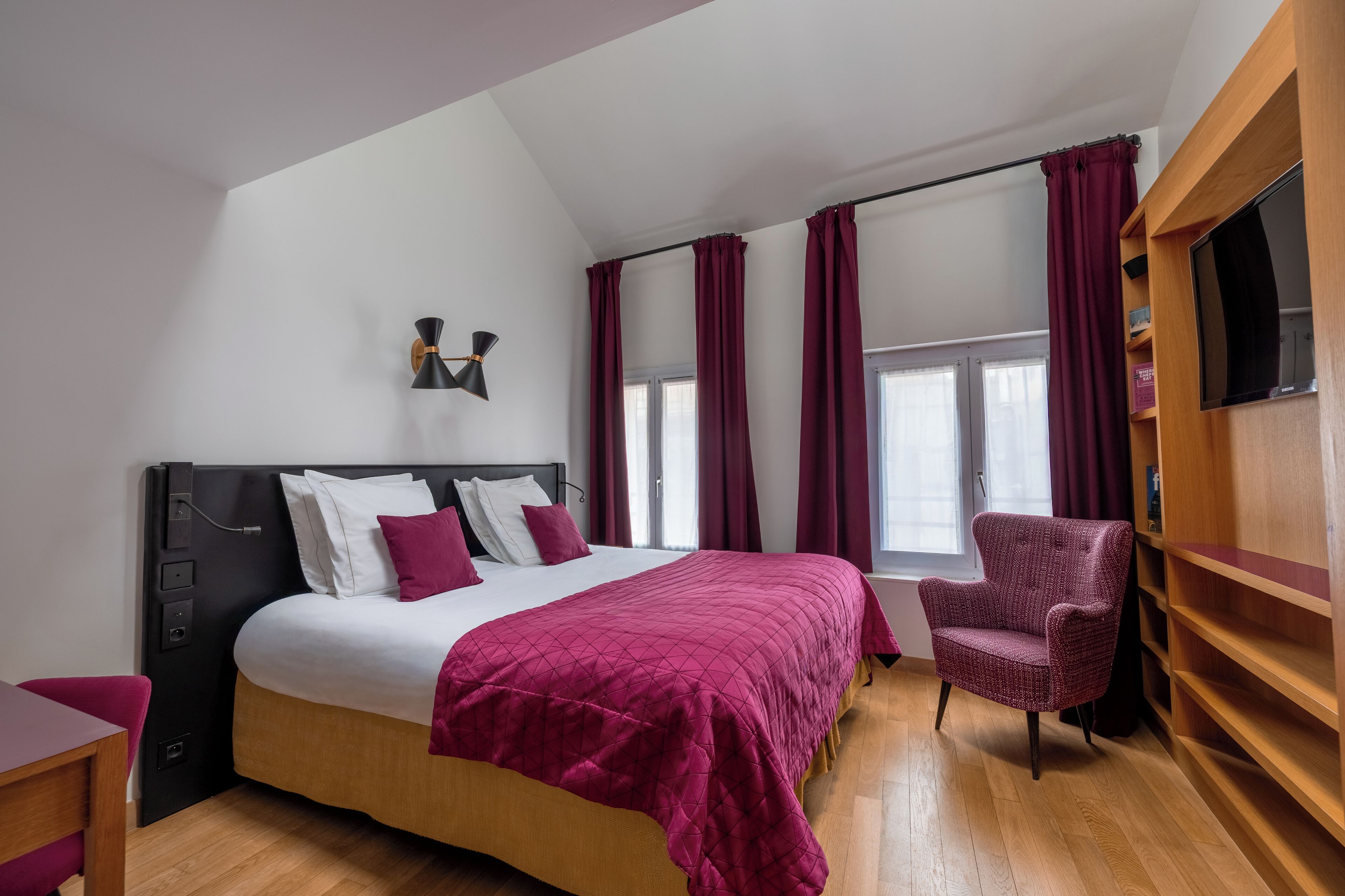 Duplex | เครื่องนอนระดับพรีเมียม, ตู้นิรภัยในห้องพัก