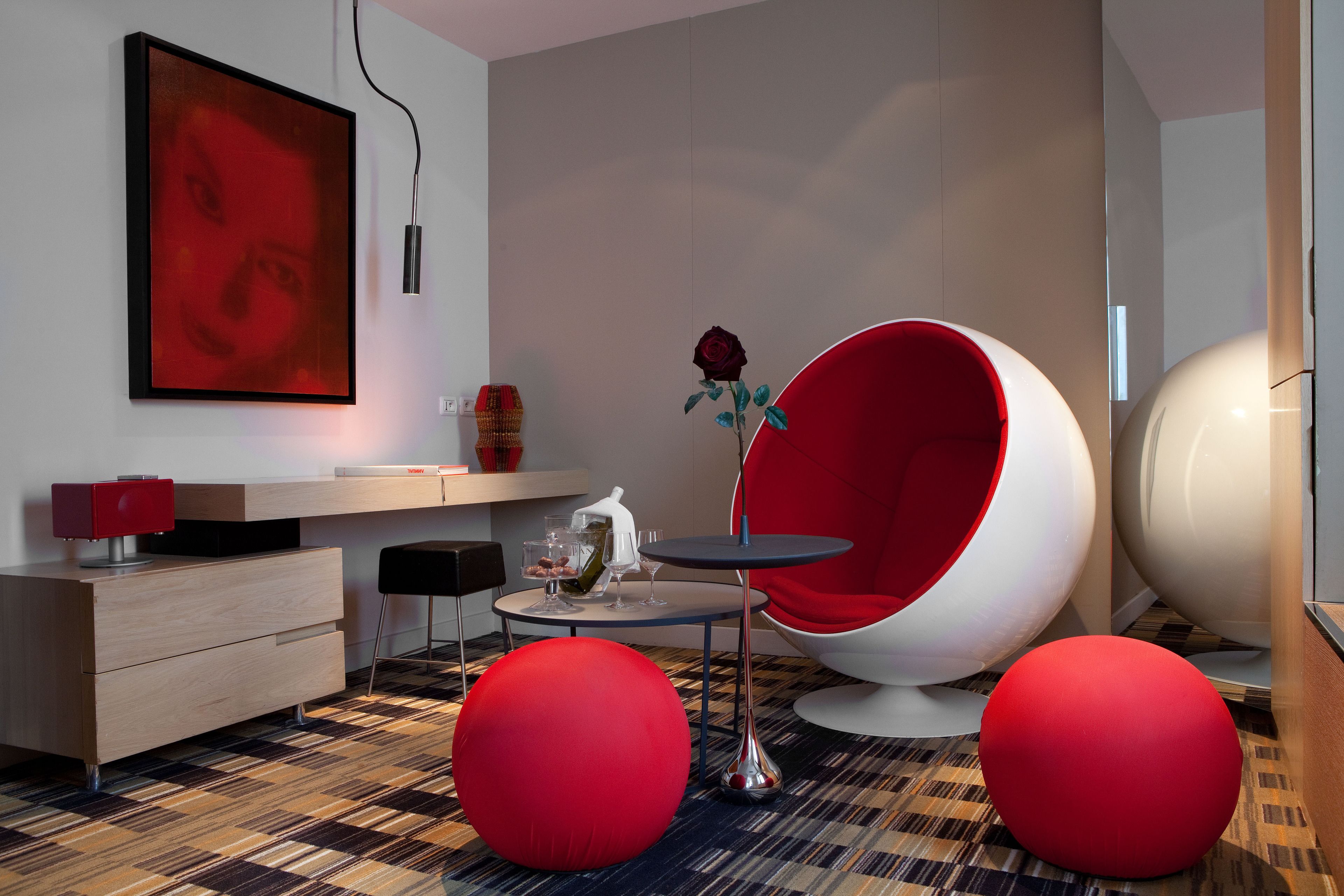 junior suite | living area | 55-inch flat-screen tv with digital channels, tv