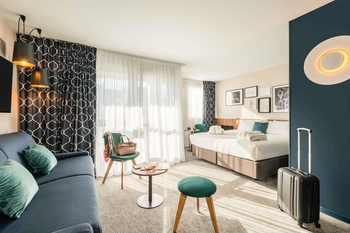 Premium bedding, pillowtop beds, free minibar, in-room safe