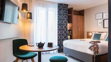 Standardzimmer, 1 Queen-Bett | Hochwertige Bettwaren, Pillowtop-Betten, kostenlose Minibar, Zimmersafe