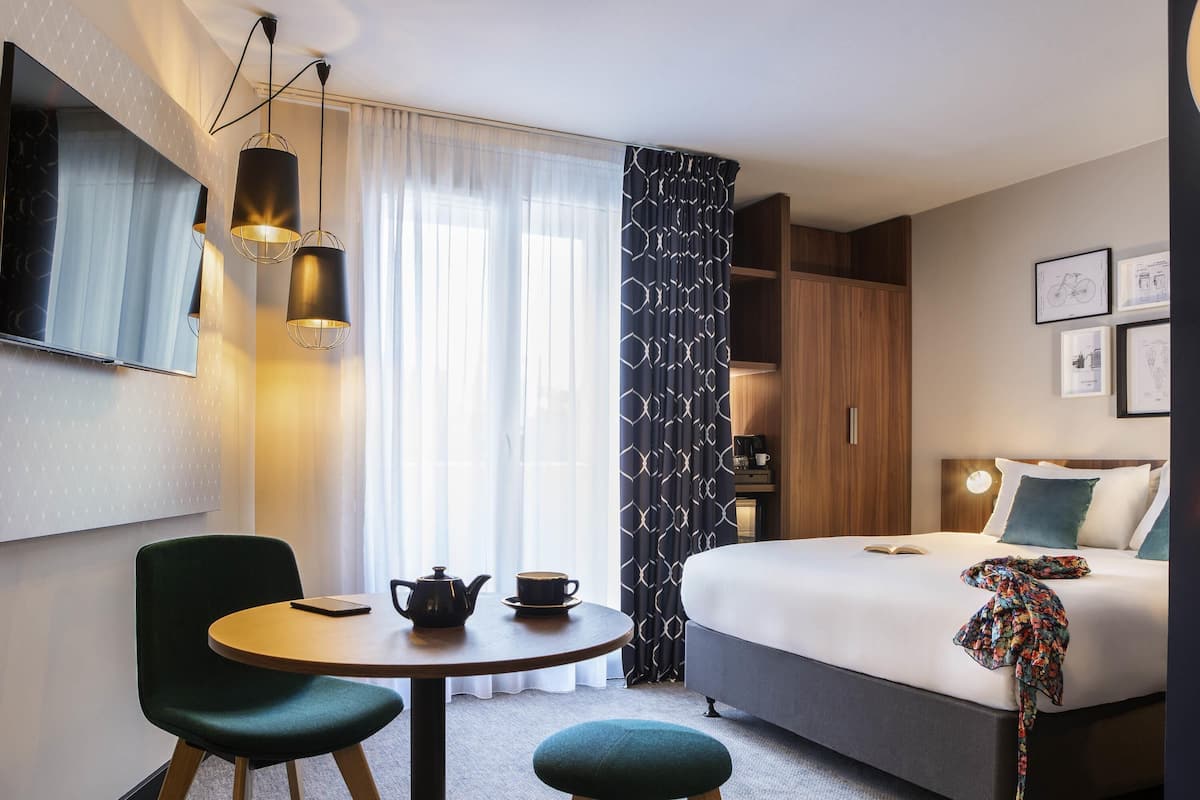 Standaard kamer, 1 queensize bed | Luxe beddengoed, pillowtop-bedden, een gratis minibar