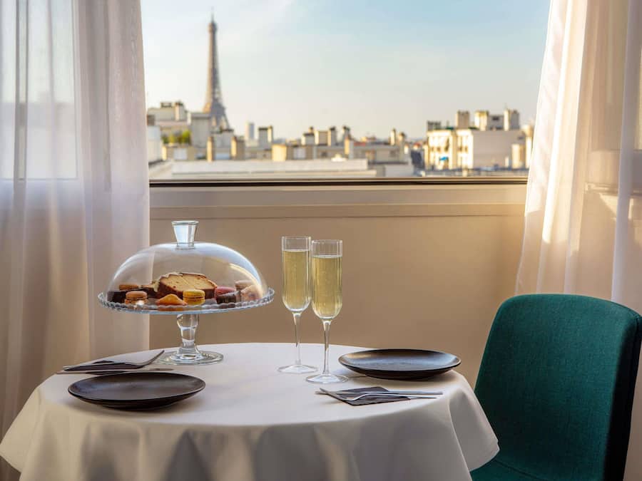 Junior Suite, 1 Double Bed with Sofa bed | Premium bedding, pillowtop beds, free minibar, in-room safe