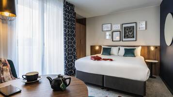 Privilege, Chambre, 1 lit double et 1 canapé-lit | Literie de qualité supérieure, surmatelas