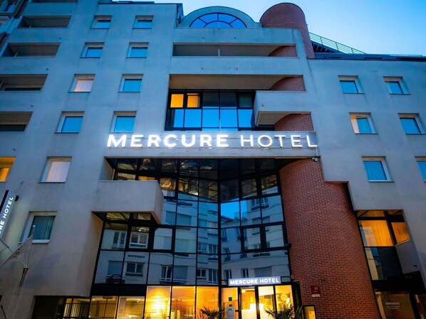 The exterior of the Mercure Hotel with a modern architectural design, featuring large windows and a prominent entrance. - Mercure Paris Montparnasse Pasteur (Paris)