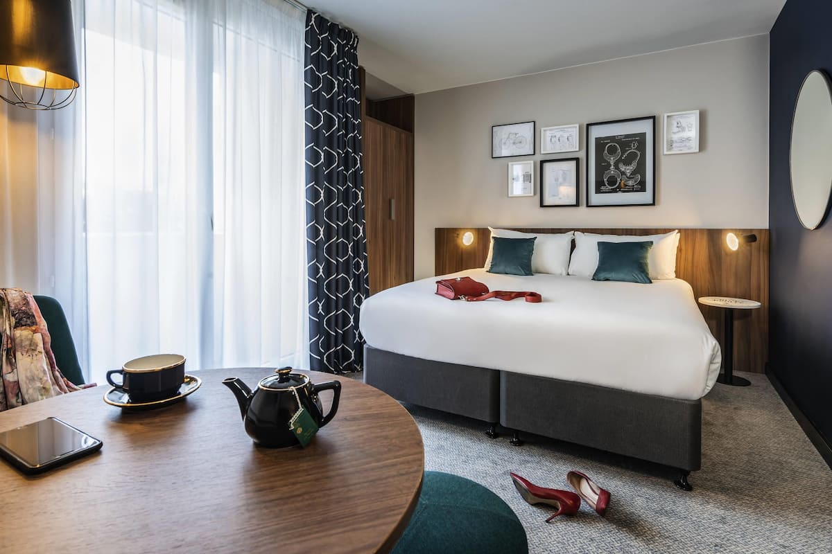 Privilege, 客房, 1 张双人床和 1 张沙发床 | 高档床上用品、加厚床垫、迷你吧(备有免费物品)、客房内保险箱