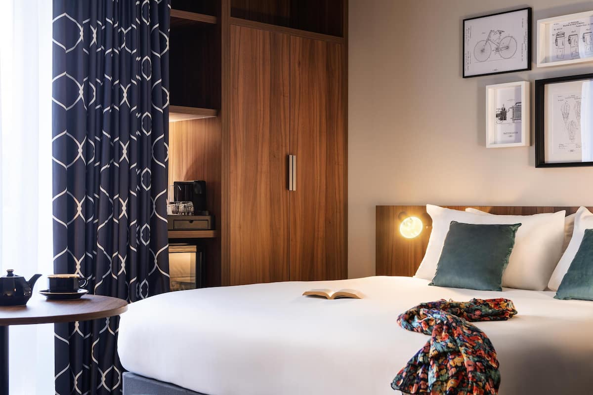 Premium bedding, pillowtop beds, free minibar, in-room safe