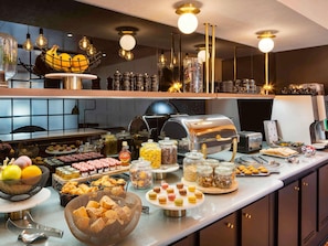 Petit déjeuner buffet (20 EUR par personne)