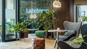 Bar (in der Unterkunft)