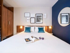 Premium bedding, pillowtop beds, free minibar, in-room safe - Mercure Paris Montparnasse Pasteur (Paris)