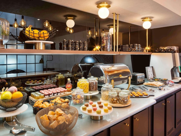 Daily buffet breakfast (EUR 20 per person)