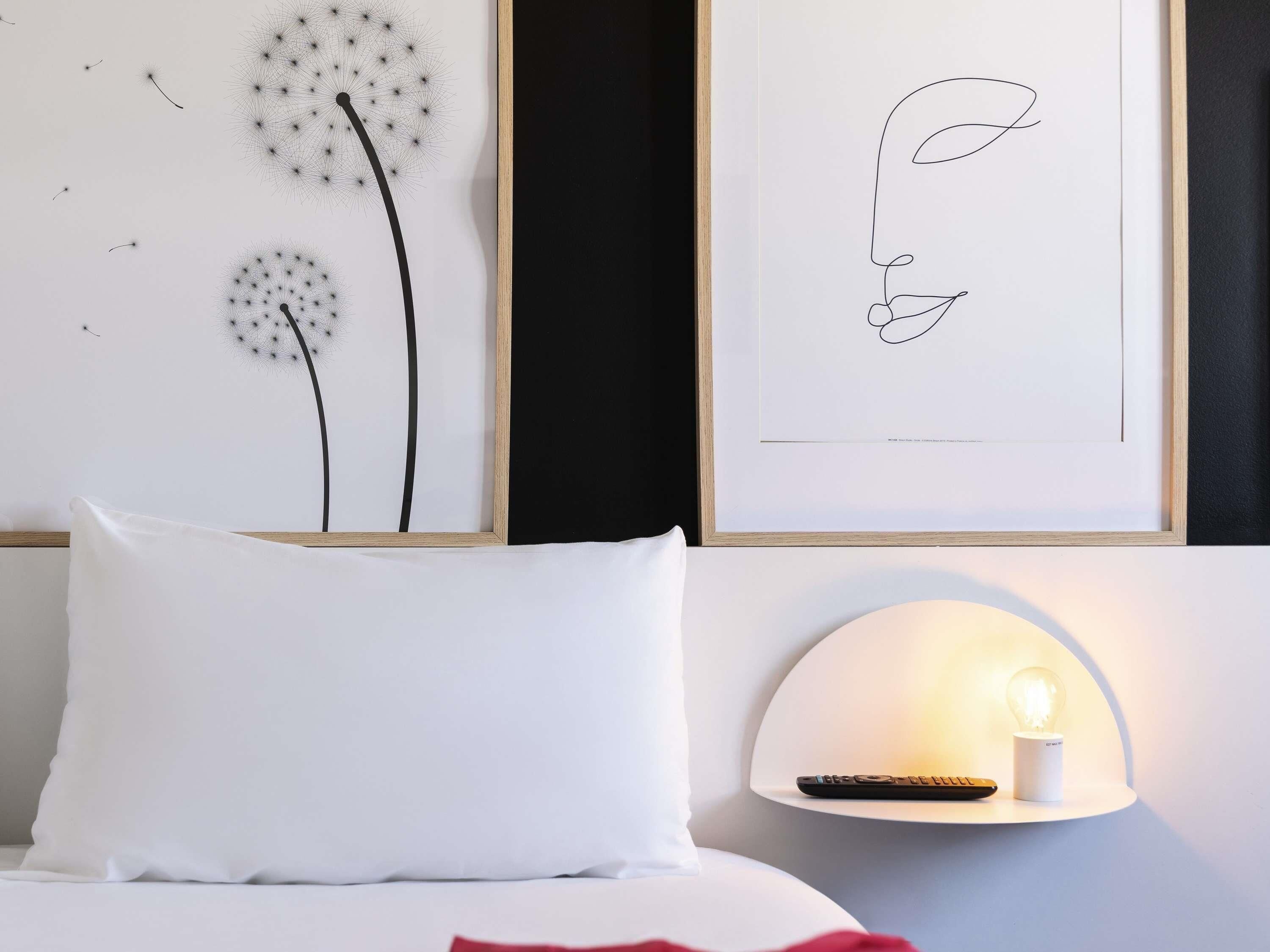 Kolmen hengen standard-huone, useita sänkyjä | Tallelokero huoneessa, yksilöllisesti kalustettu, äänieristys