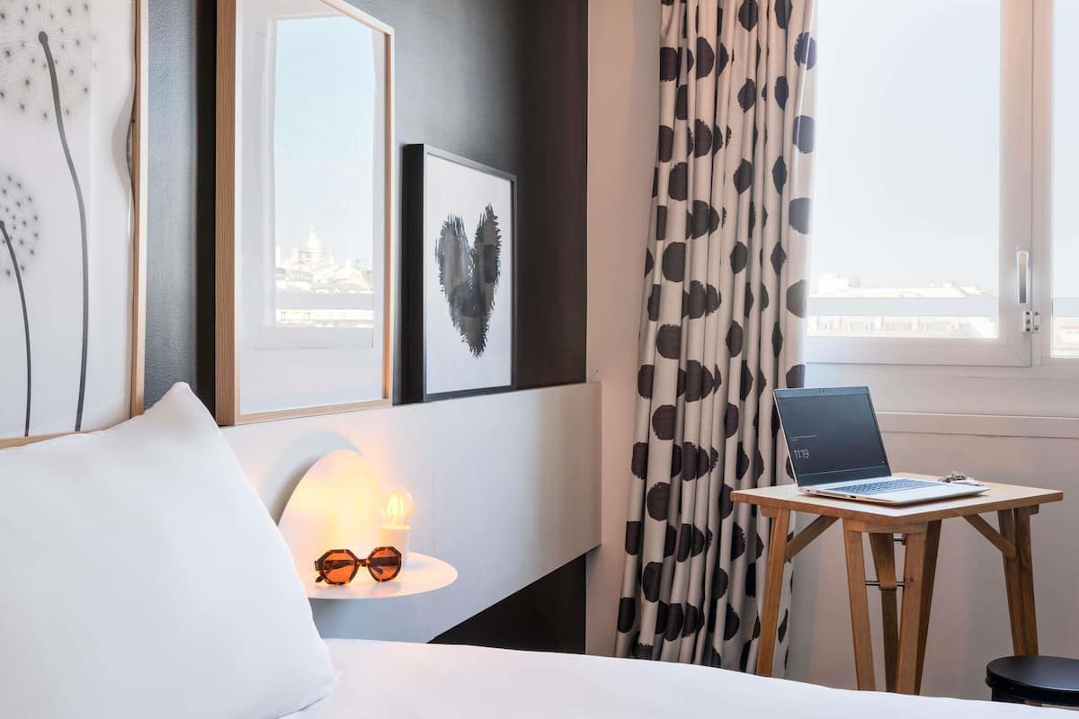 In-room safe, individually furnished, soundproofing, free WiFi