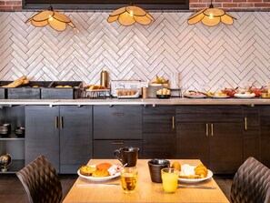 Free daily buffet breakfast  - ibis Styles Paris Gare de l'Est Château Landon (Paris)