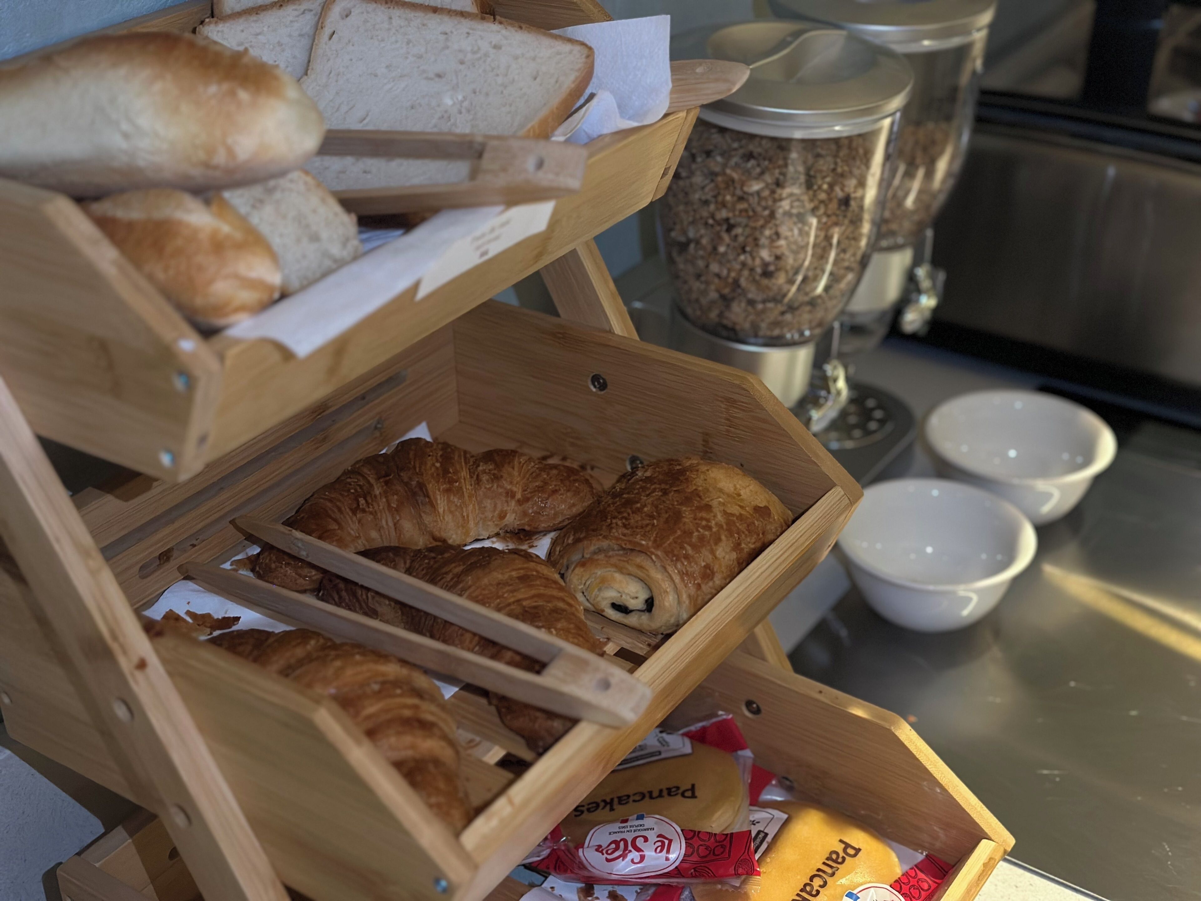 Dagelijks continentaal ontbijt (EUR 12 per persoon)