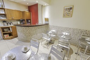 Daily continental breakfast (EUR 12 per person)