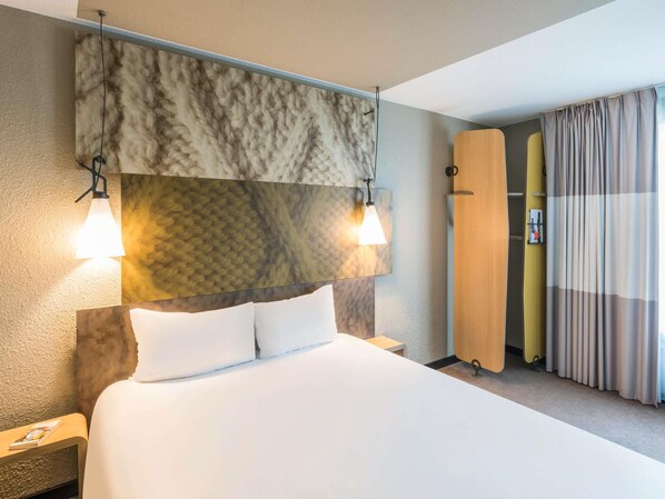 Hypo-allergenic bedding, desk, laptop workspace, blackout curtains - ibis Paris Gare de Lyon Ledru Rollin 12ème (Paris)
