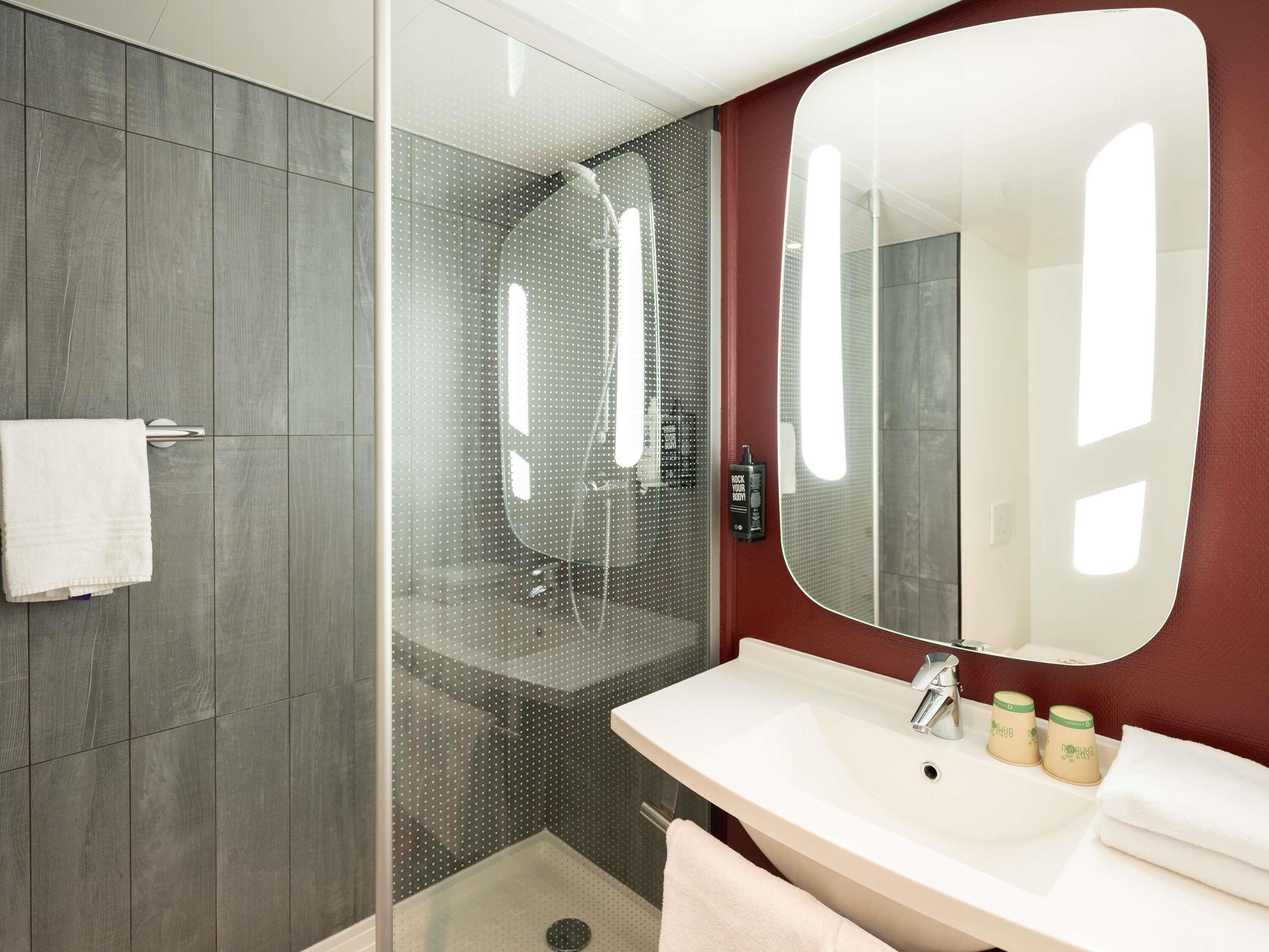 standard room, multiple beds | hypo-allergenic bedding, in-room safe, desk, laptop workspace