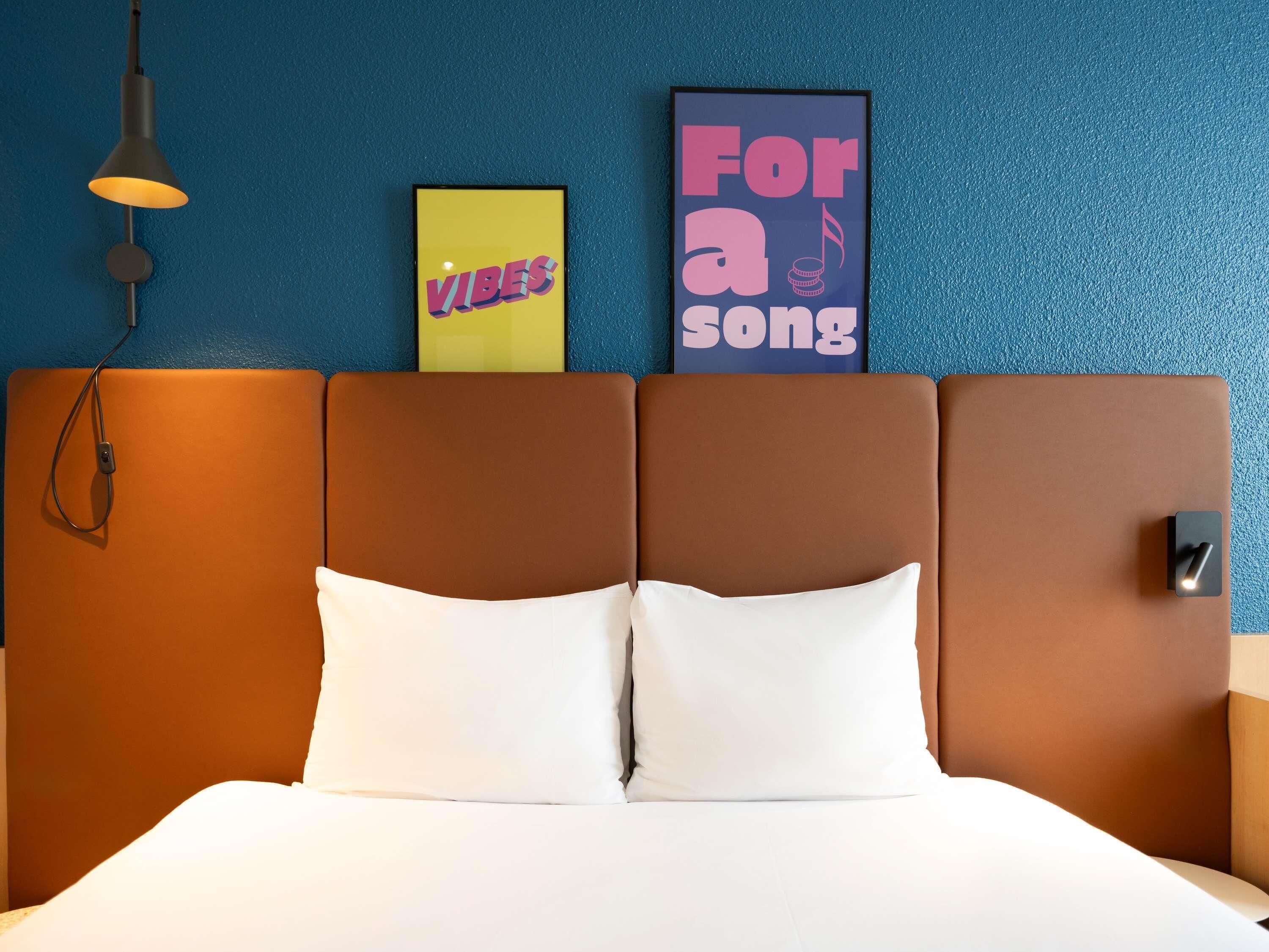 Habitación estándar, 1 cama matrimonial | Ropa de cama hipoalergénica y escritorio 