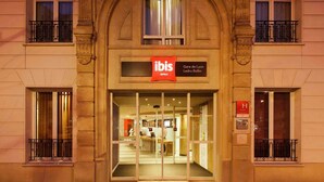 A hotel entrance with an arched facade, double doors, and a sign for 'ibis Hotels'. - ibis Paris Gare de Lyon Ledru Rollin 12ème (Paris)